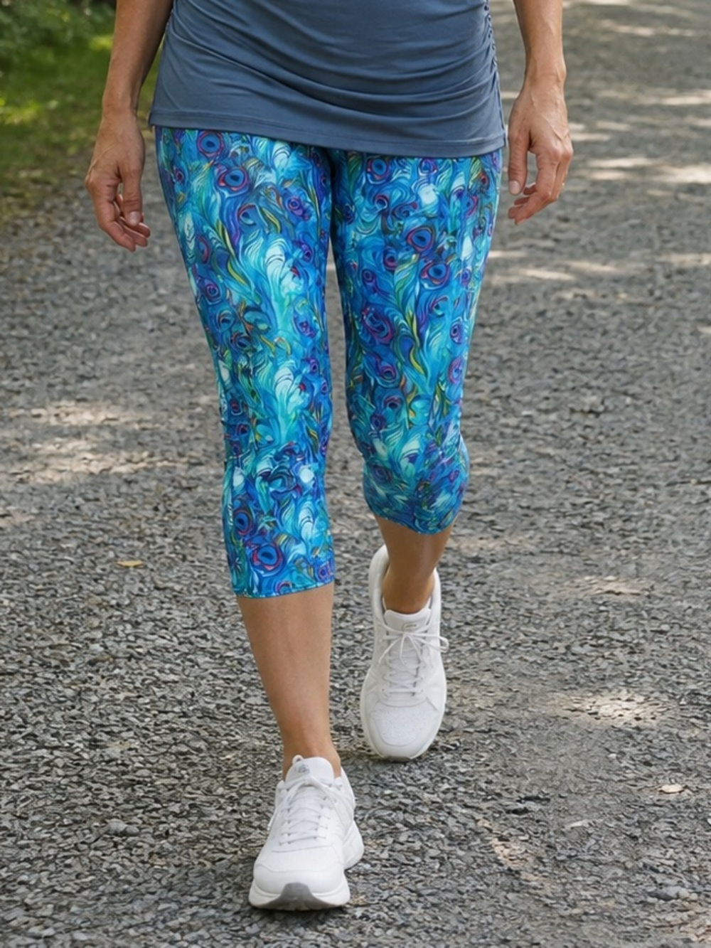 LuLaRoe Jade Peacock Feather Capri Leggings XS Blue Athletic Yoga Pants‎ NWT